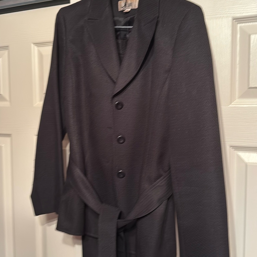 LeSuit Jacket with Belt and Pants. Color - Black